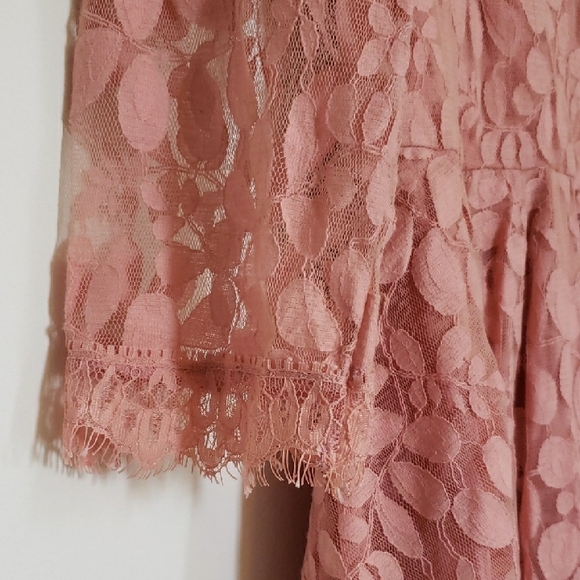 Elegant Pink Lace Dress - Picture 5 of 6